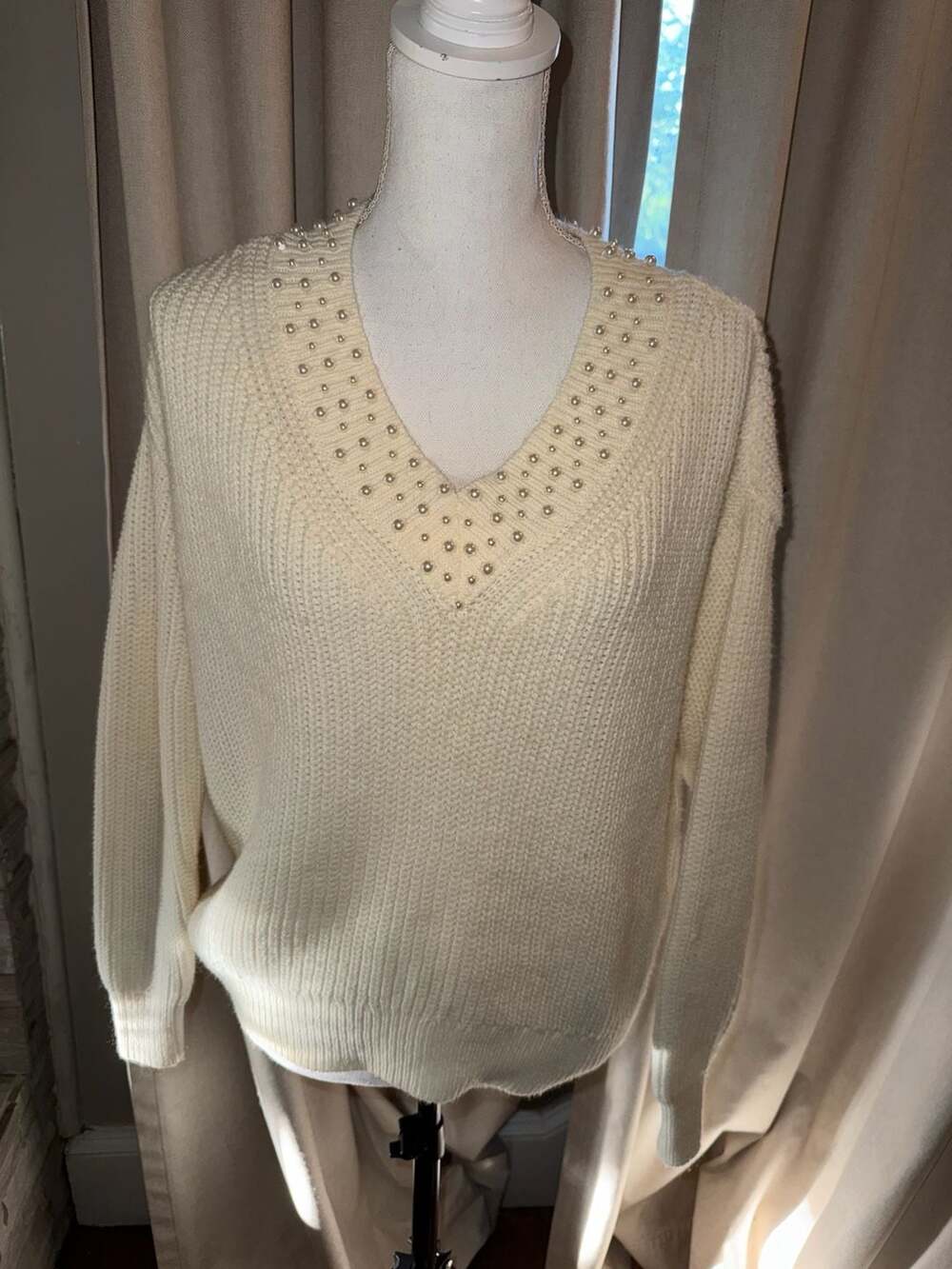 White House Black Market NEW Jeweled V-Neck Retail Super Cute